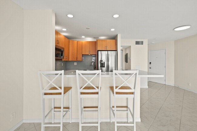 Building Photo - 400 Wilma Cir