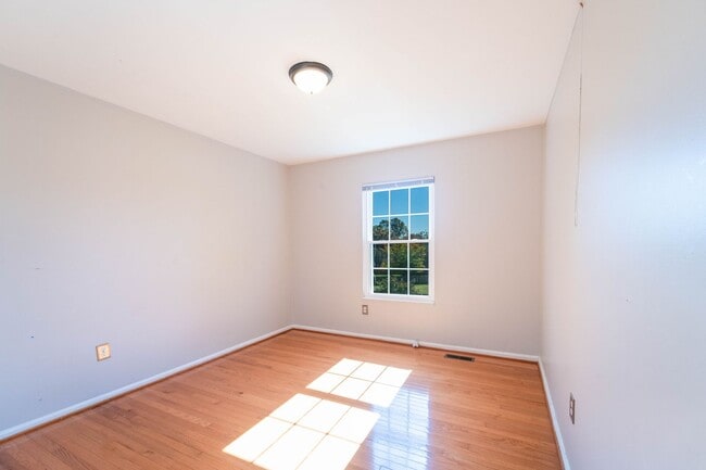 Building Photo - Beautiful 2 Story 3 BD 3.5 BA home in Burtonsville, MD