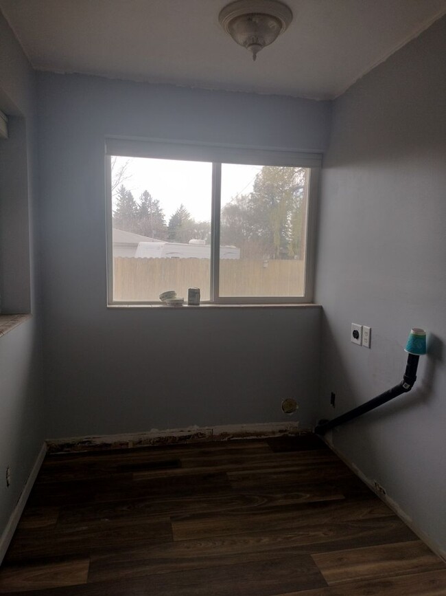 Building Photo - D323AB