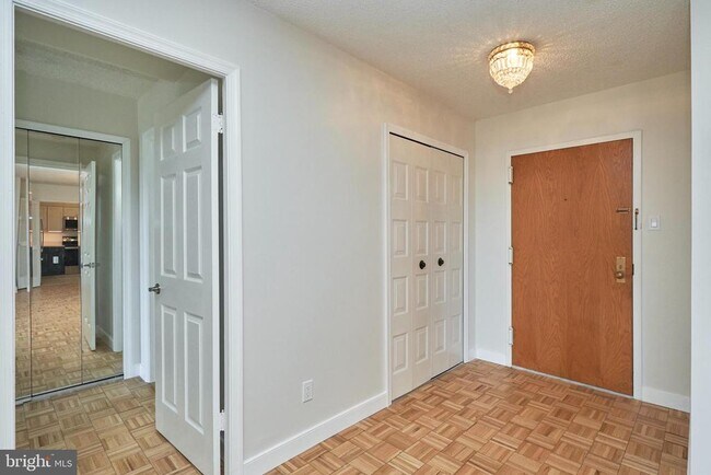 Building Photo - 1800 Old Meadow Rd