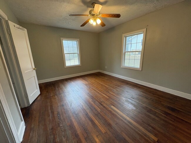 Building Photo - 3 Bed/2 Bath Home in Brandon