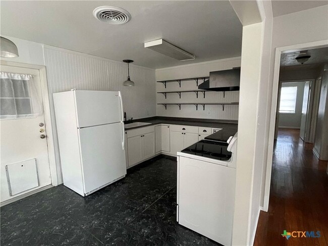 Building Photo - 1005 Phil Ave