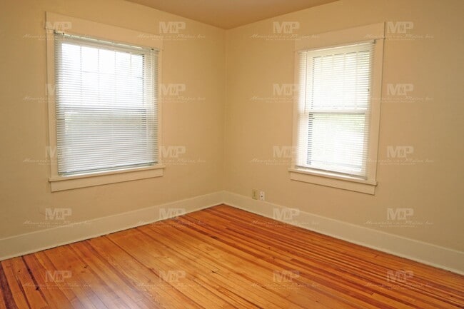 Building Photo - 812 W Myrtle St