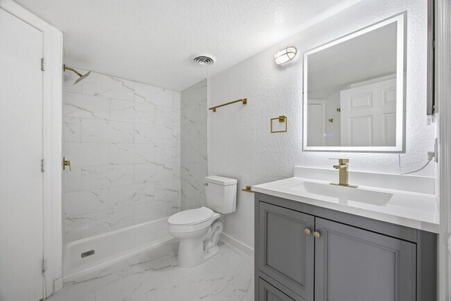 Building Photo - Recently Renovated. 2 bedroom and 2 bath condo at Villa del Sol