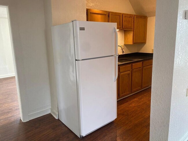 Building Photo - 404 S Marion St