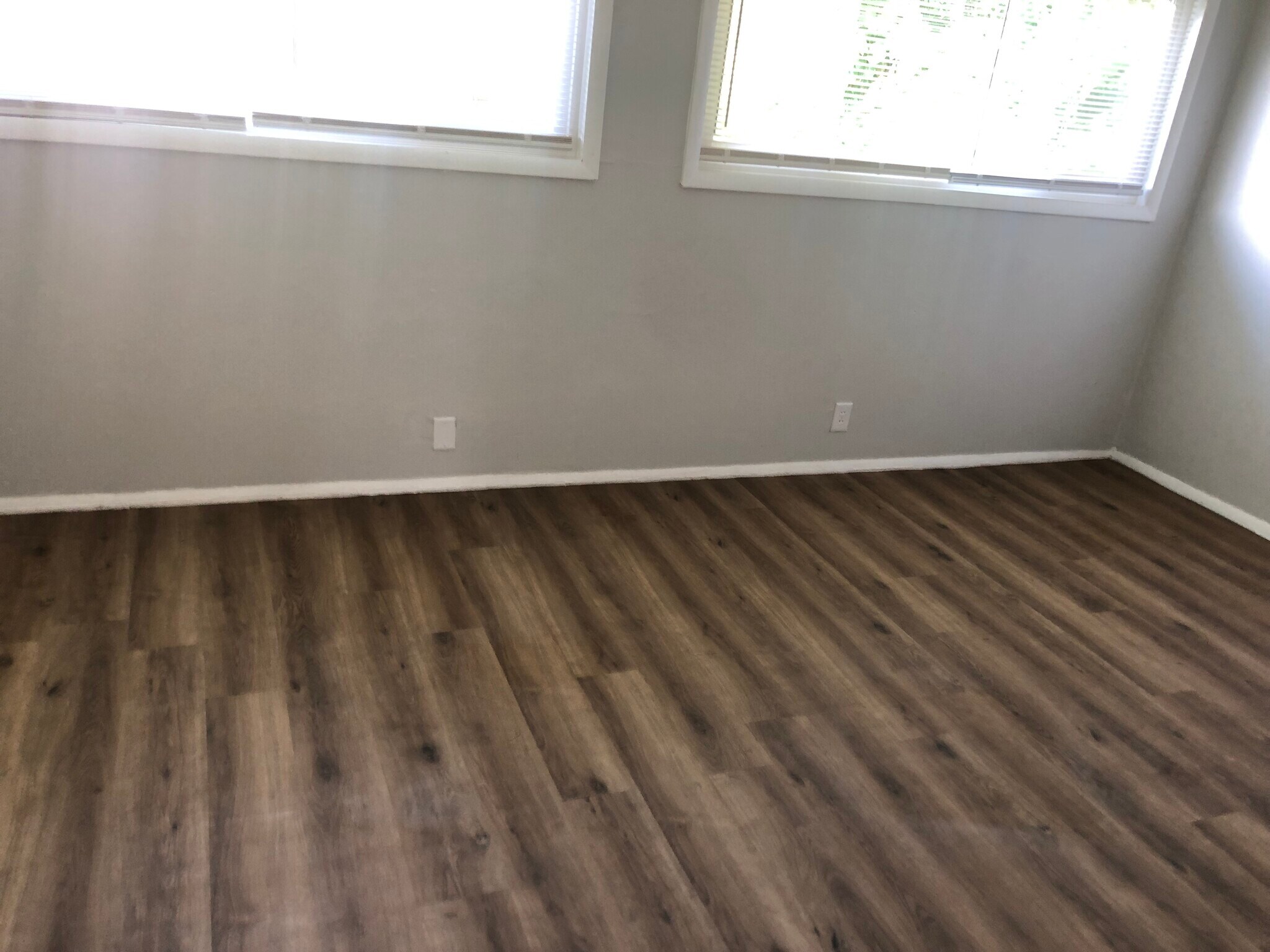 Family room (b) - 3827 Eiler St