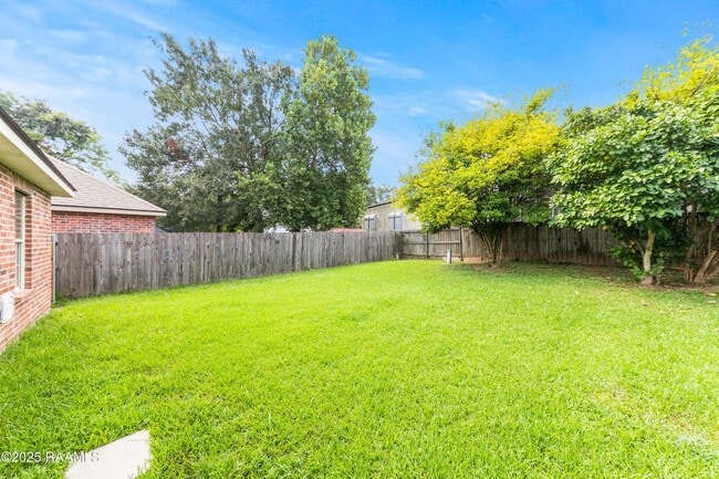 Building Photo - 204 Jane Dr