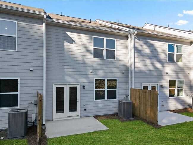 Building Photo - 541 Magnolia Cir