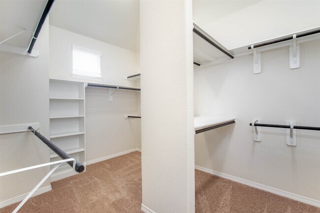 Building Photo - 2710 Shadybrook Meadow Dr