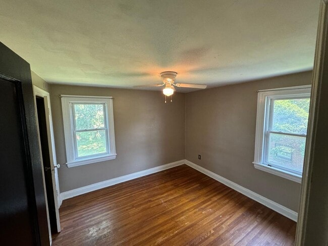 Building Photo - 3 bedroom 1 bath single family home