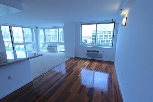 Building Photo - 20 2nd St