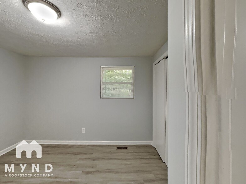 Building Photo - 6150 Lullwater Dr