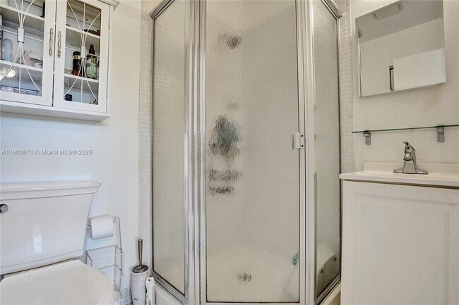 Building Photo - 1450 NW 18th Ave