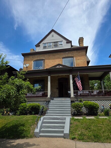 Building Photo - 5905 Elgin St