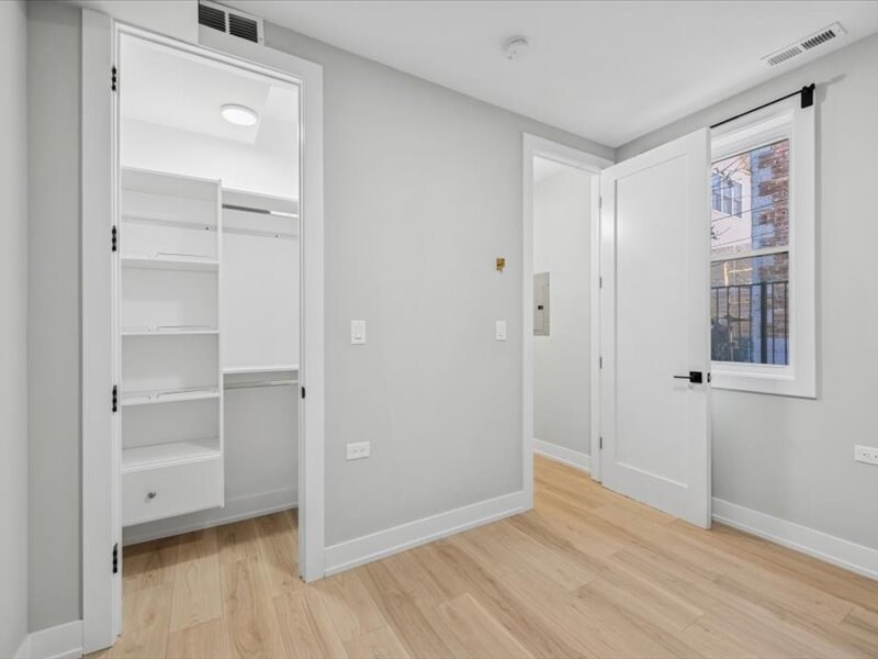 Building Photo - 2818 W Fletcher St