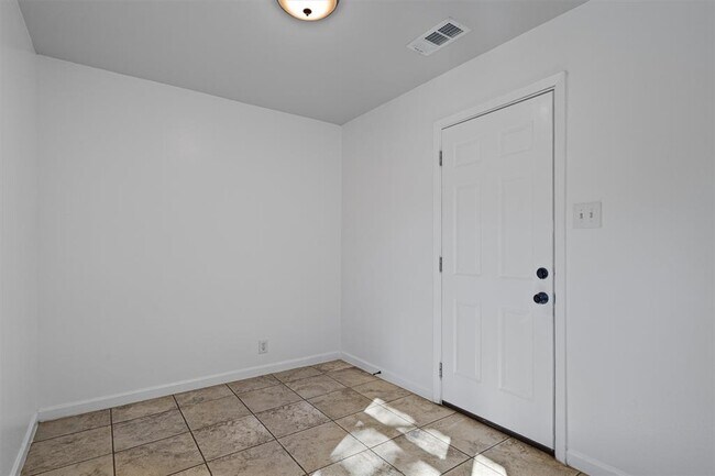 Building Photo - 1912 Terry Ln