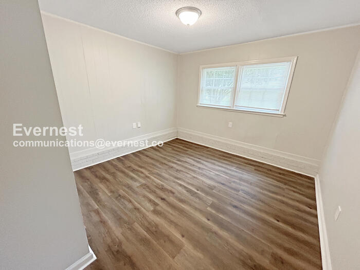 Building Photo - 542 Newcastle Rd