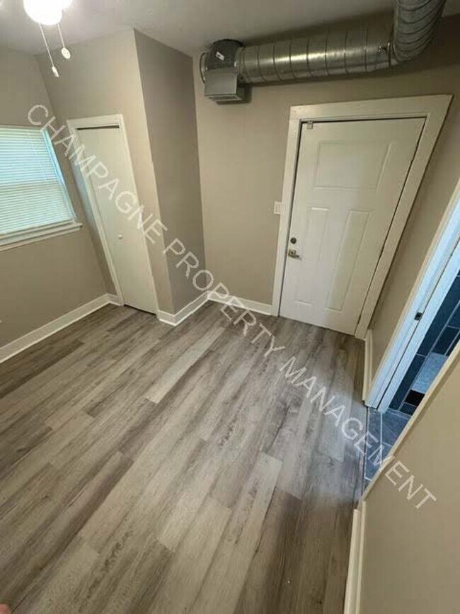 Building Photo - Fully Remodeled Home in KC