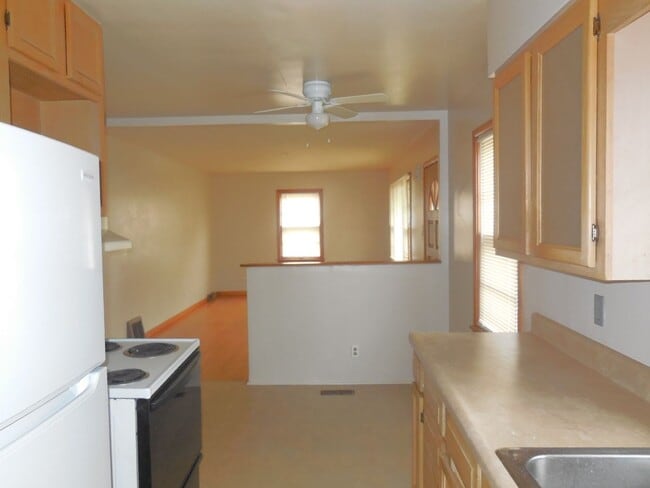 Building Photo - 2 Bedroom Home in Edwardsville!  Great Woo...