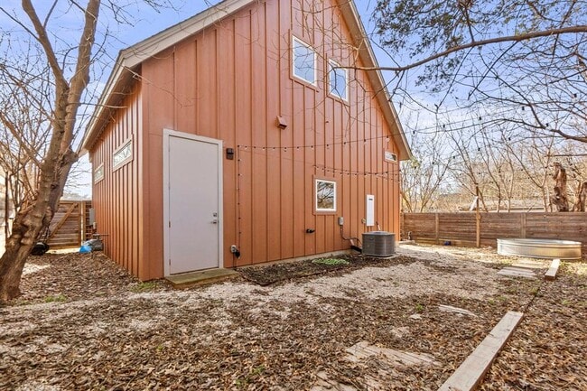 Building Photo - 4706 Santa Anna St