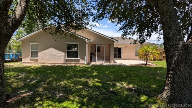 Building Photo - 3882 SW Chaffin St