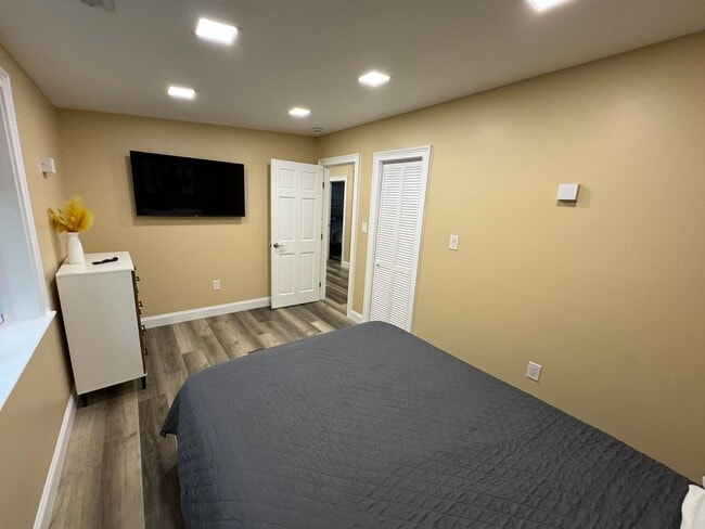 Building Photo - MOVE IN READY!!!!