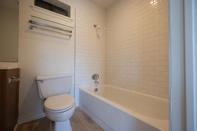 Building Photo - 3001 Cedar St