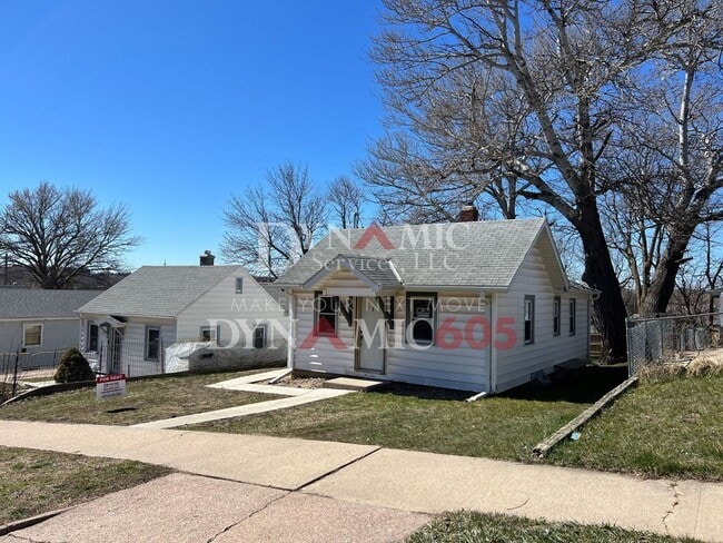 Primary Photo - 403 S Wayland Ave