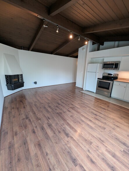 Building Photo - 214 Bayview St