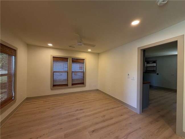 Building Photo - 1434 S W Ave