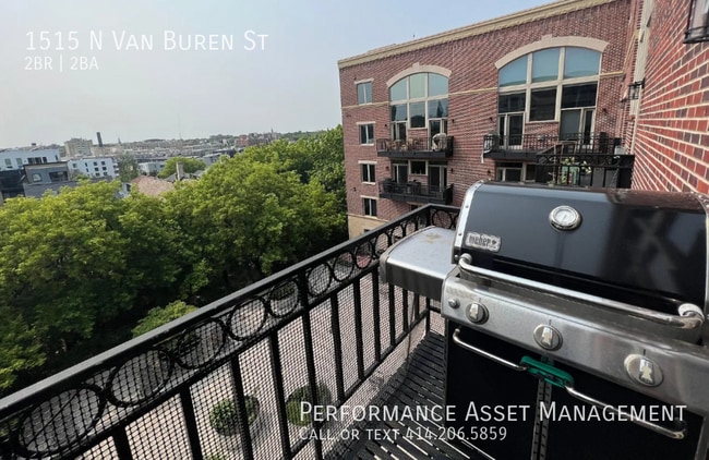 Building Photo - 1515 N Van Buren St