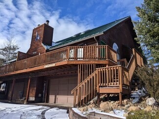 Building Photo - Woodland Park Hideaway!