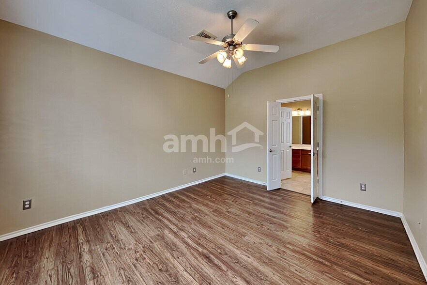 Building Photo - 8723 Rollick Dr