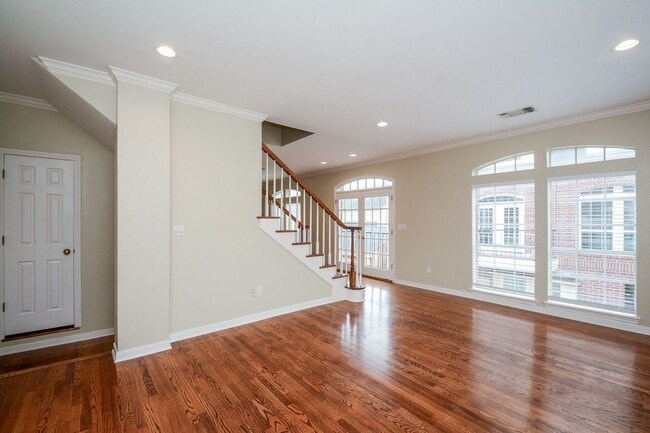 Building Photo - 2022 Fairview St