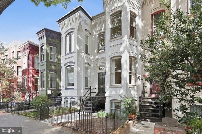 Building Photo - 237 8th St NE