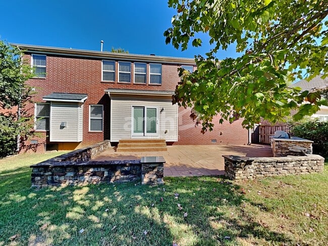 Building Photo - 313 Forest Bend Dr