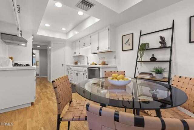 Building Photo - 640 S Lake Ave