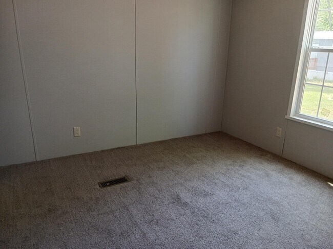 Building Photo - 37 Pansy Dr