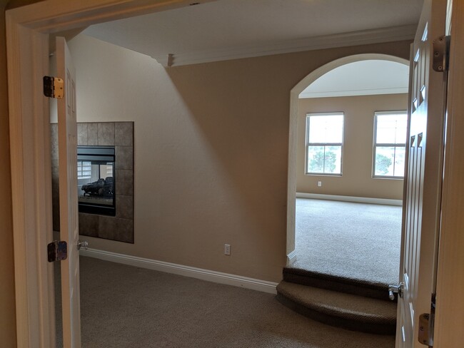 Building Photo - 9149 Tudor Park Pl