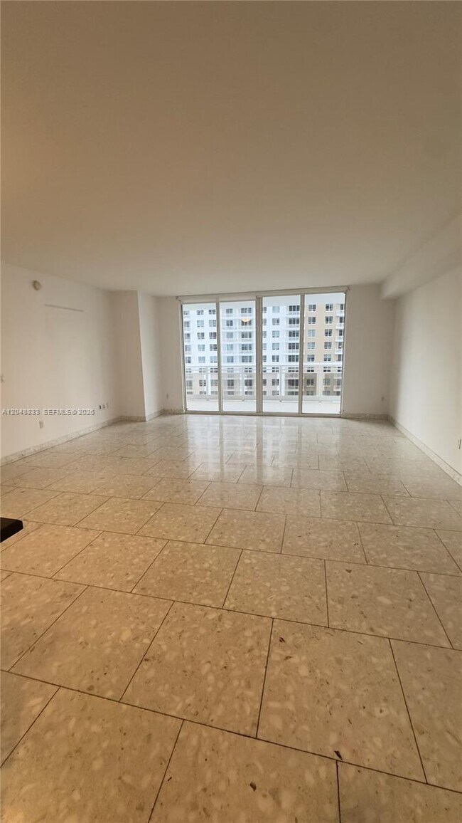Building Photo - 901 Brickell Key Blvd