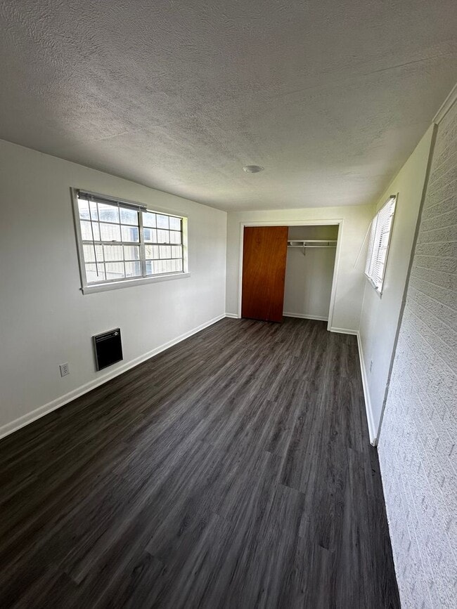 Building Photo - Residence or Office on Corner Lot!