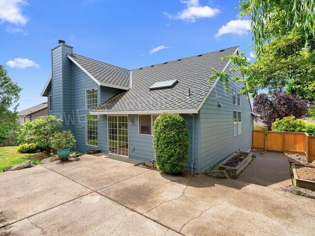 Building Photo - 4+ Bedroom Tigard Home With a Beautiful Vi...