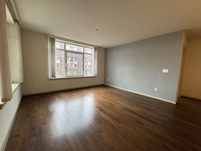 Building Photo - Spacious 2 bed 2 bath, 1000+ sq ft. condo ...