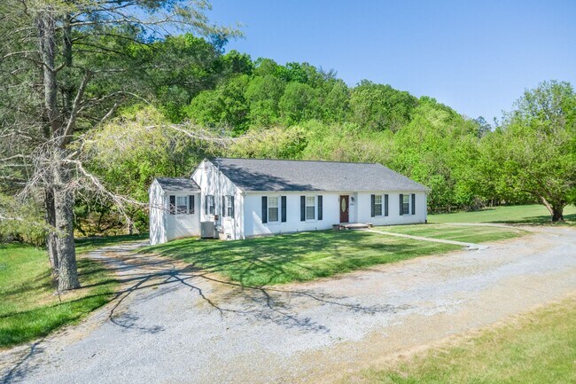 Building Photo - Rutrough Road