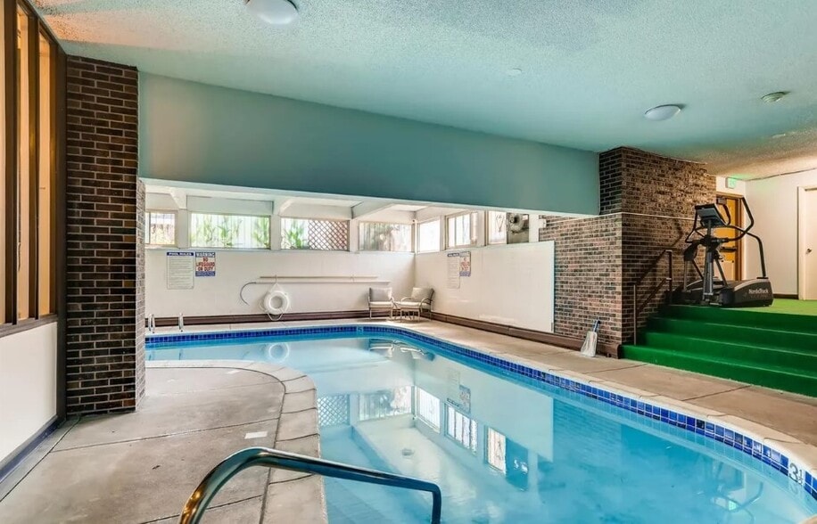 Building Photo - 1233 N Ogden St