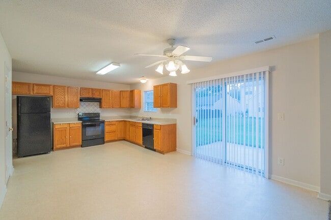 Building Photo - Spacious Home with Oversized Bedrooms & Op...