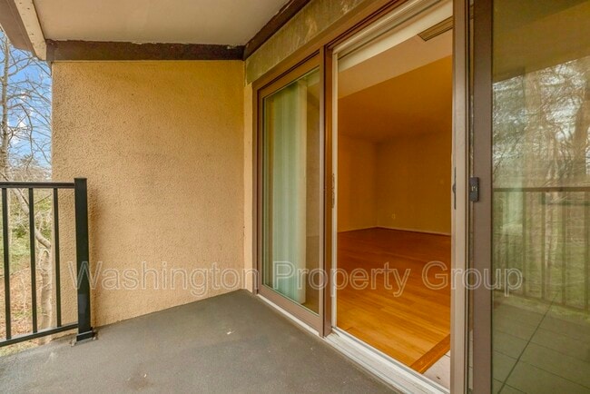 Building Photo - 2200 Castle Rock Square