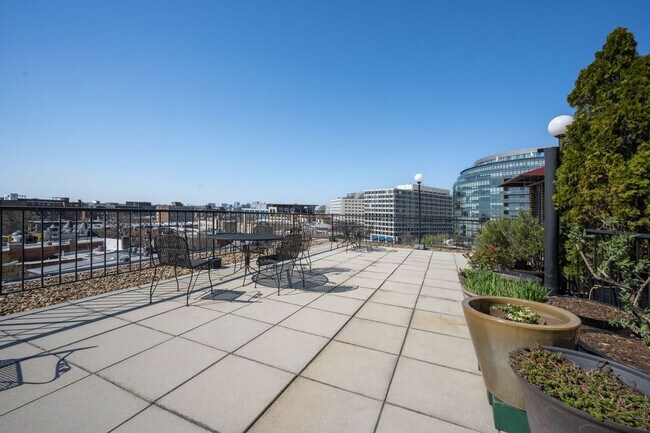 Building Photo - Dupont Circle with Secured Parking! Sun-fi...