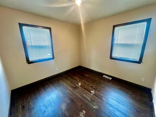 Building Photo - 2921 S Appleton Ave