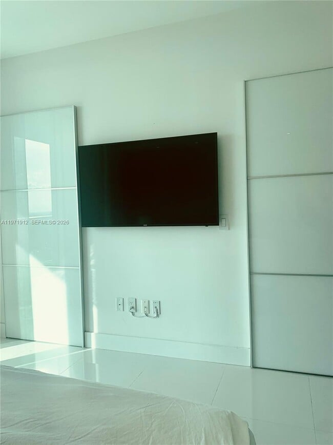 Building Photo - 1080 Brickell Ave